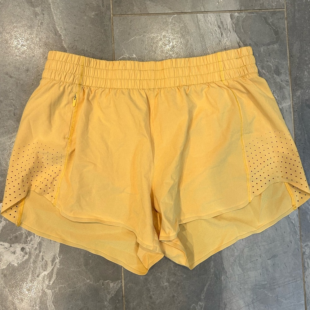 Athleta Hustle 3” Short yellow size small